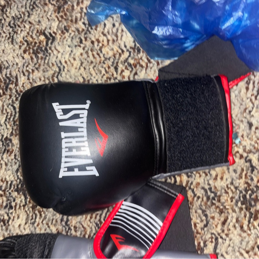 Boxing Essentials Bundle Everlast Boxing Gloves +… - image 5